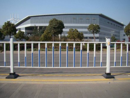 道路護欄多少錢一米？